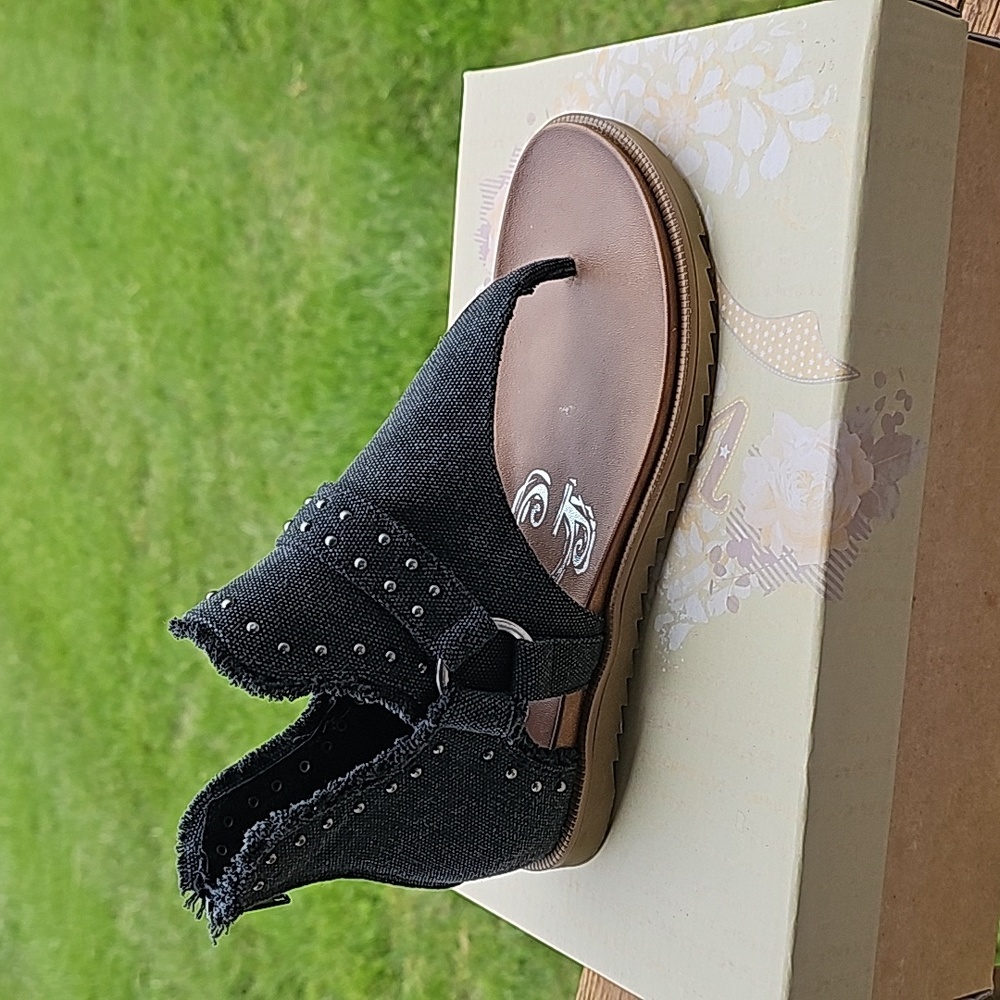 Journey Sandals